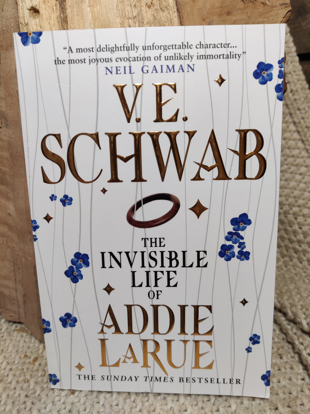 Boekkaft van The invisible life of Addie LaRue door V.E. Schwab - Boekendraak