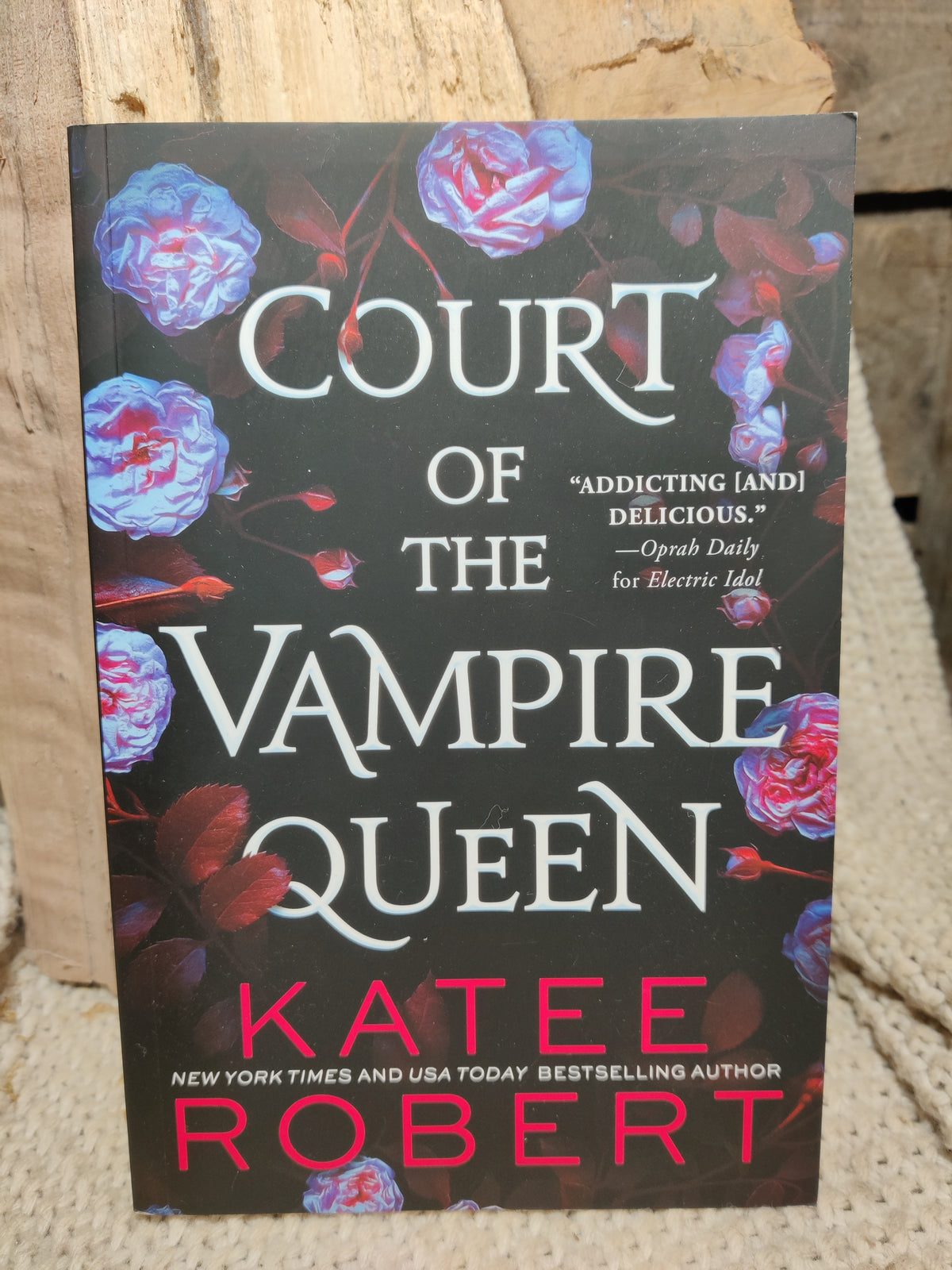 Boekkaft van Court of the vampire queen door Katee Robert - Boekendraak