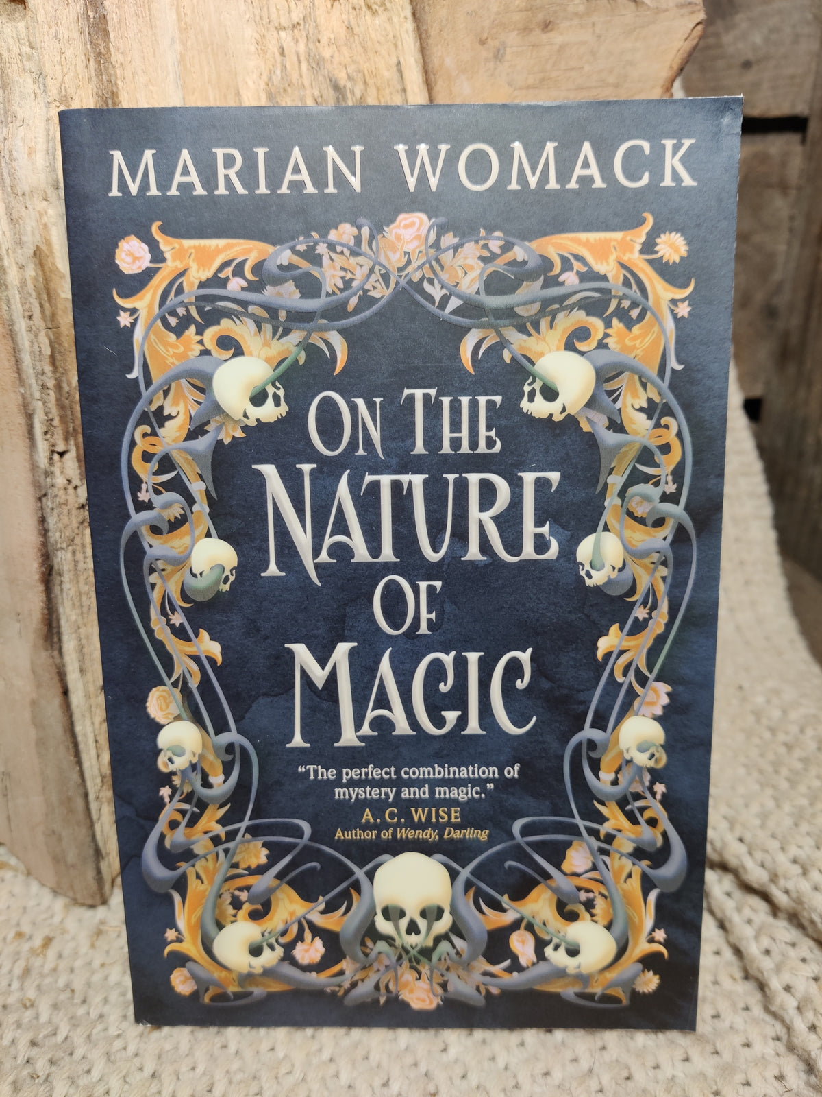 Boekkaft van On the nature of magic door Marian Womack - Boekendraak