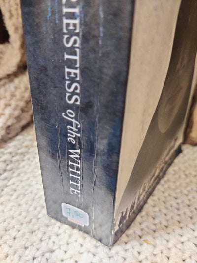Priestess of the White
